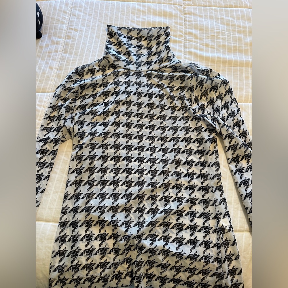 White House Black Market Houndstooth Mesh Turtle Neck Top